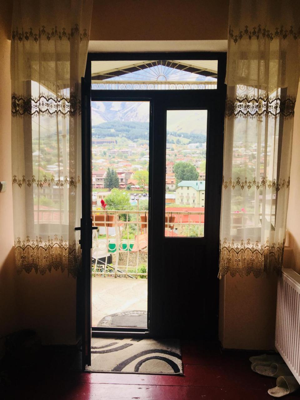 Maia'S Guest House Gergeti Казбеги Екстериор снимка