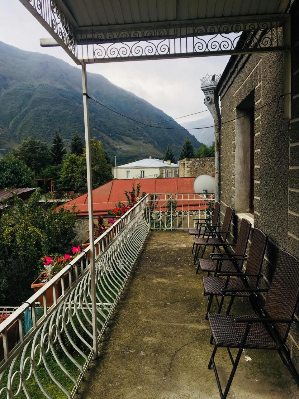 Maia'S Guest House Gergeti Казбеги Екстериор снимка