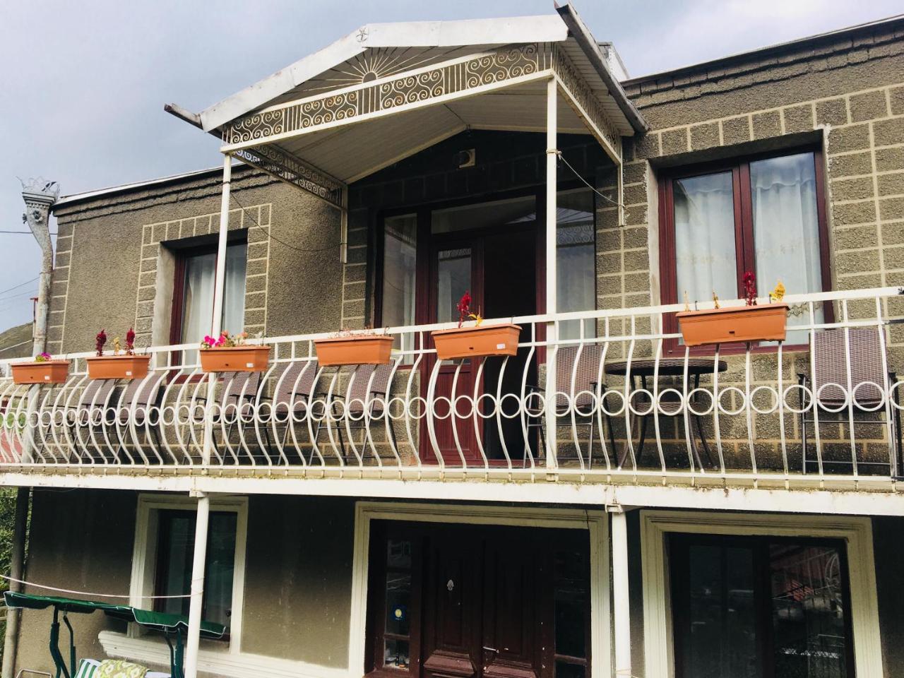 Maia'S Guest House Gergeti Казбеги Екстериор снимка